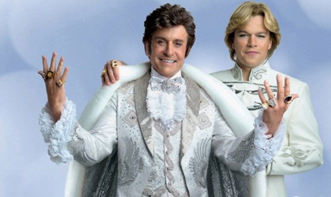 За канделябрами