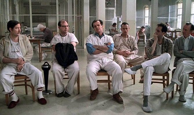 Пролітаючи над гніздом зозулі (1975)